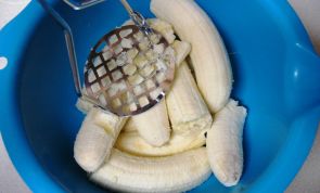 Aplasta un plátano y agrega estos 2 ingredientes, ¡y nunca volverás a toser este invierno!