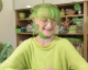Esta mujer lleva 20 años vistiéndose de verde de los pies a la cabeza, ¡así es su historia!