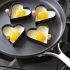 Huevos fritos en forma de corazón