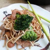 Noodles con pollo, brócoli y almendras - Paso 1