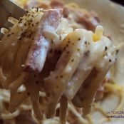 Espaguetis carbonara con nata