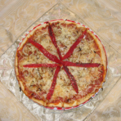 Pizza de cebolla y pimientos rojos