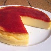 Tarta de queso mascarpone con mermelada de fresa y limón