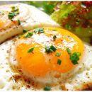 Por qué deberías comer huevos en el desayuno (y las recetas más deliciosas para prepararlos)