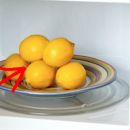 Por qué deberías meter los limones en el microondas