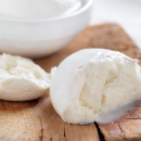 Hacer queso mozzarella en casa es muy fácil, ¡no querrás volver a comprarlo!