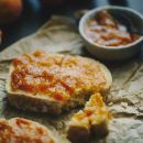 Cómo hacer un suave pan de molde con un toque de miel y lavanda