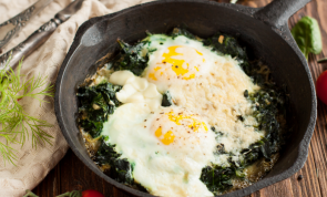 Huevos al horno con espinacas, ¡nunca has probado un desayuno tan delicioso!