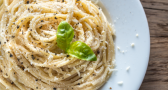 La receta clásica de pasta italiana con solo 5 ingredientes y lista en minutos