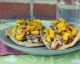 Tacos de pollo con salsa de mango
