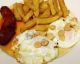 Confirmado: los huevos fritos con chorizo y patatas no engordan