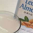 ¿Sabes por qué no deberías consumir leche de almendras?