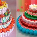 Aprende a elaborar un pastel decorado con golosinas y dulces