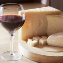 Descubre cuál es el vino ideal para cada queso