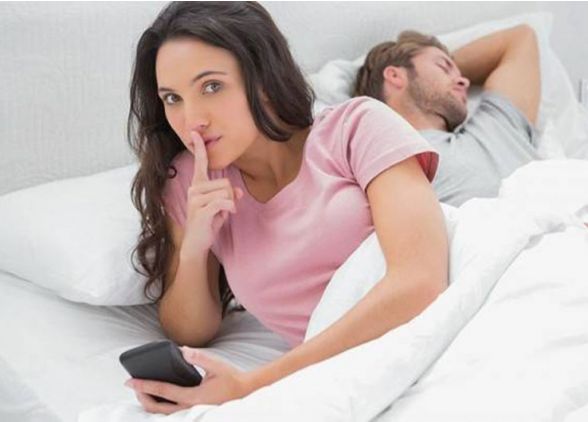 Con este TRUCO de WHATSAPP podr&aacute;s saber si tu pareja es INFIEL &iquest;Te atreves?