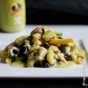 Casarecce con verduras y crema de aguacate