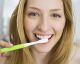 4 recetas naturales para aclarar los dientes en casa