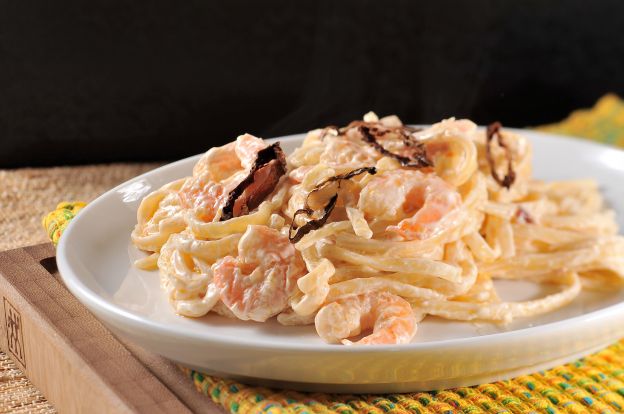 espaguetis con camarones y salsa de vino blanco &iexcl;bien cremosos!