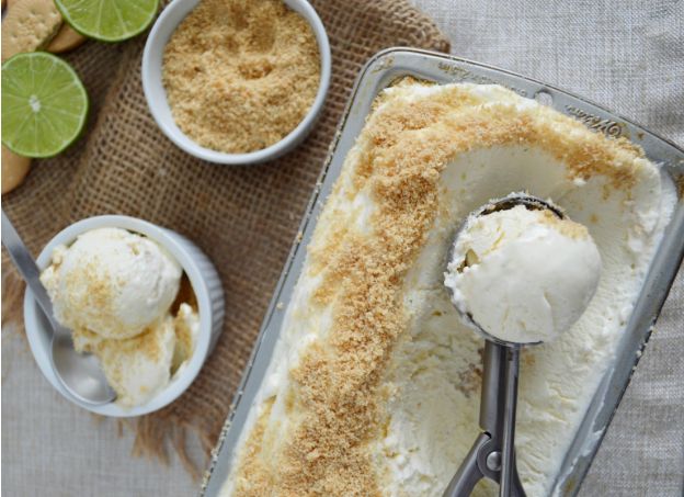 CREMOSO HELADO DE LIM&Oacute;N CON GALLETAS MAR&Iacute;A