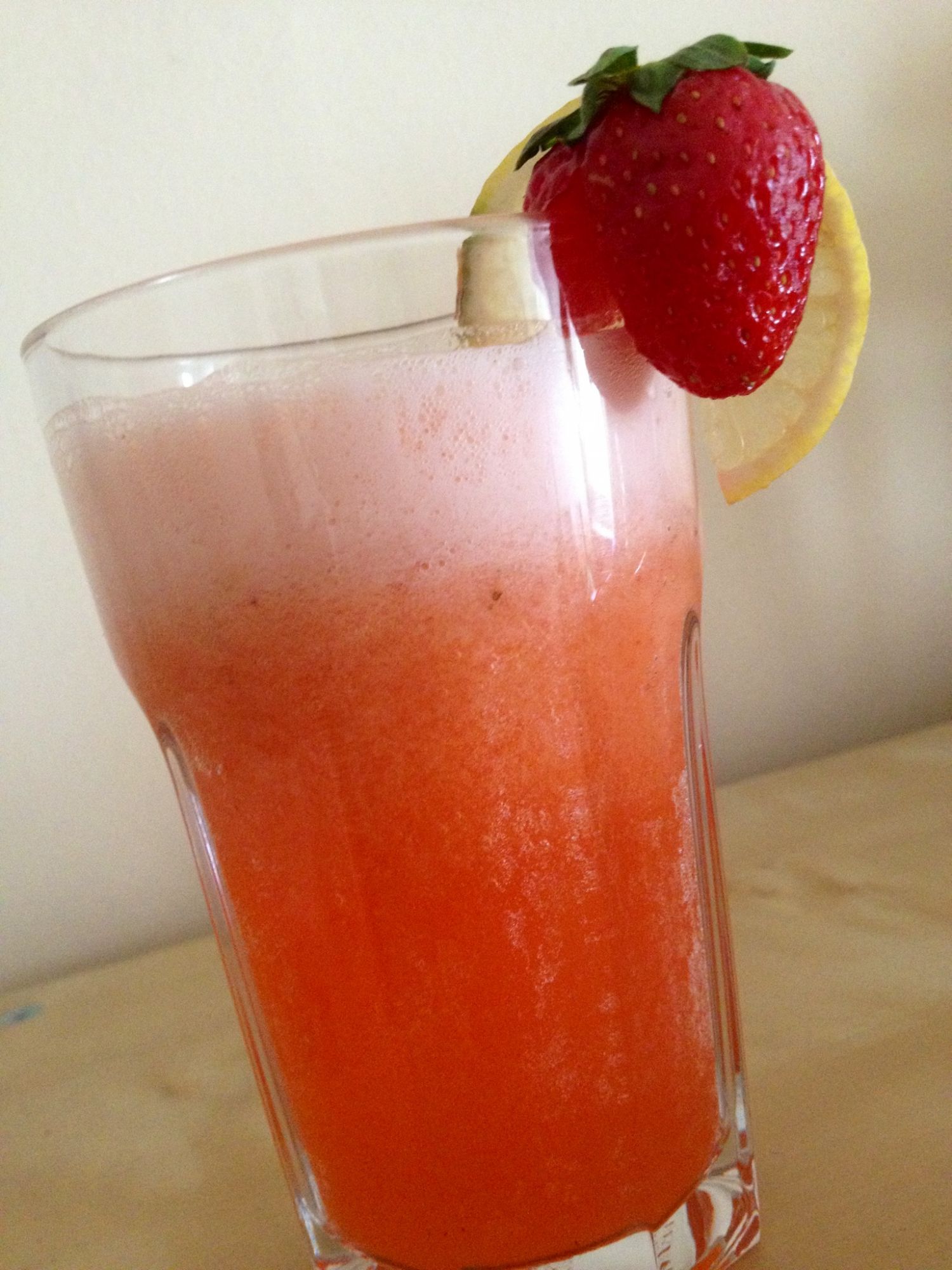 Limonada de fresas (4.5/5) Limonada de fresas (4.5/5)