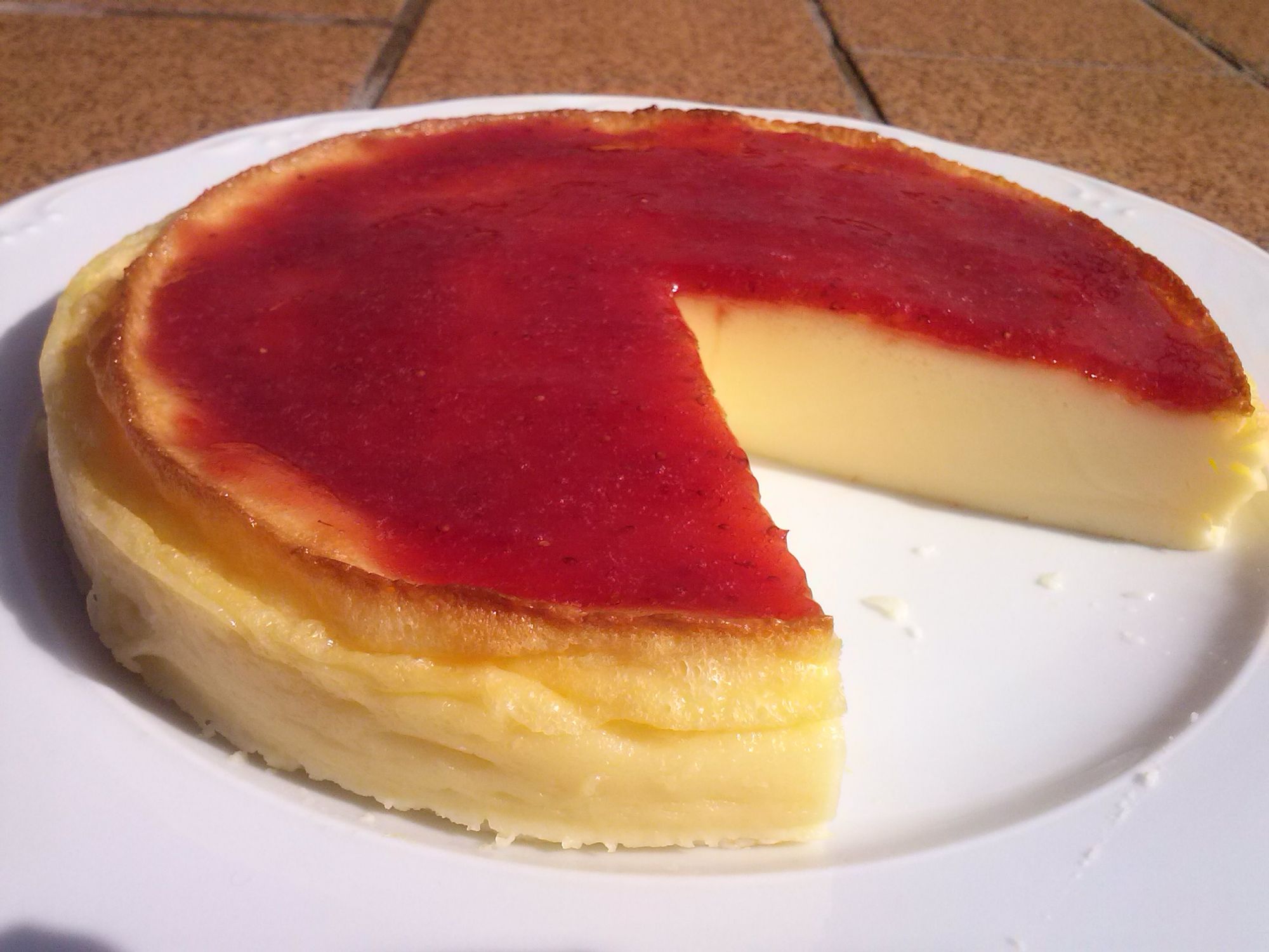 Tarta de queso mascarpone con mermelada de fresa y limón (/5)