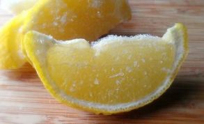¿Sabes qué pasa cuando congelas un limón?
