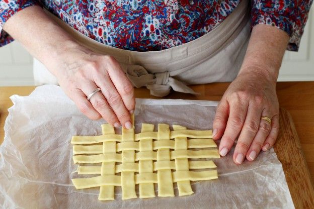 12. Estiramos las tiras verticales