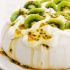 Pavlova de kiwi y fruta de la pasión