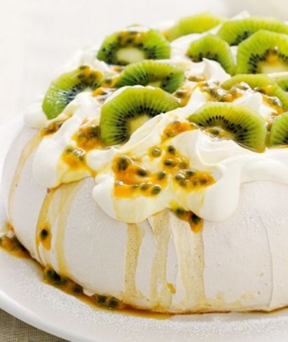 Pavlova de kiwi y fruta de la pasión