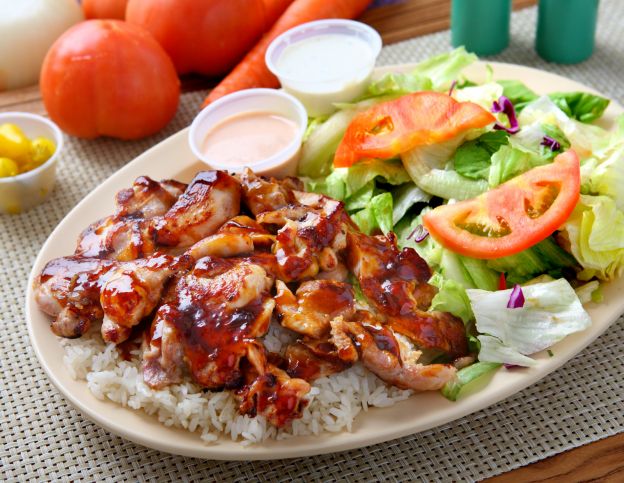 Pollo marinado en salsa teriyaki