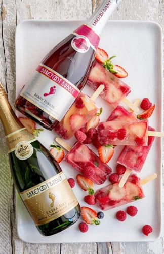 Paletas de champaña, fresas y nectarinas