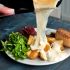 Raclette: una forma de comer queso fundido verdaderamente extraordinaria