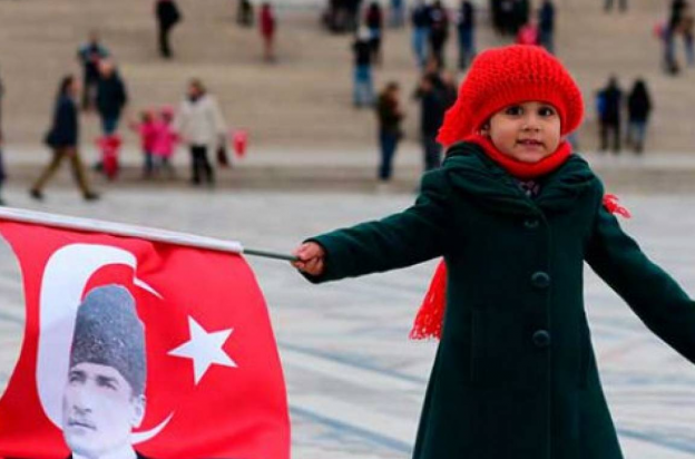 EL ESCÁNDALO LO DESTAPÓ UNA MUJER