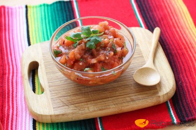 Ingredientes para una salsa de tomate casera