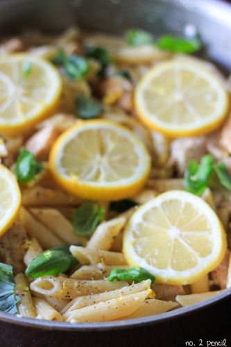 ONE POT con pollo al limón y albahaca