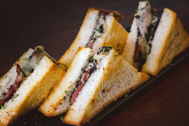 Sándwiches estilo rodilla con trufa