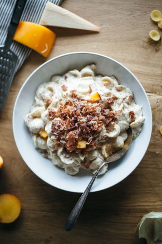 Macarrones con queso Gouda y jamón serrano