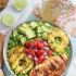 10. ensalada de pollo con piña y aguacate