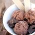 10. Helado con trocitos de chocolate y barquillos