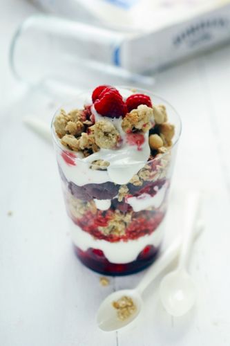 Cereal con yogur y frutas