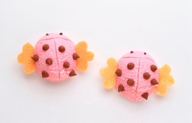 19. Helado de fresa con trocitos de chocolate