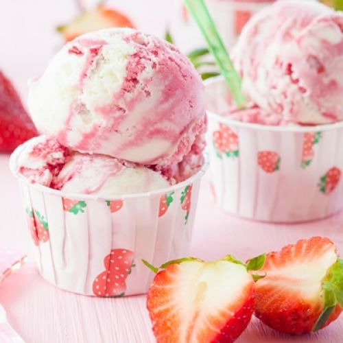 11. Helado de nata y fresa