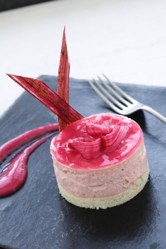 11. Confitura de ruibarbo y crema de queso