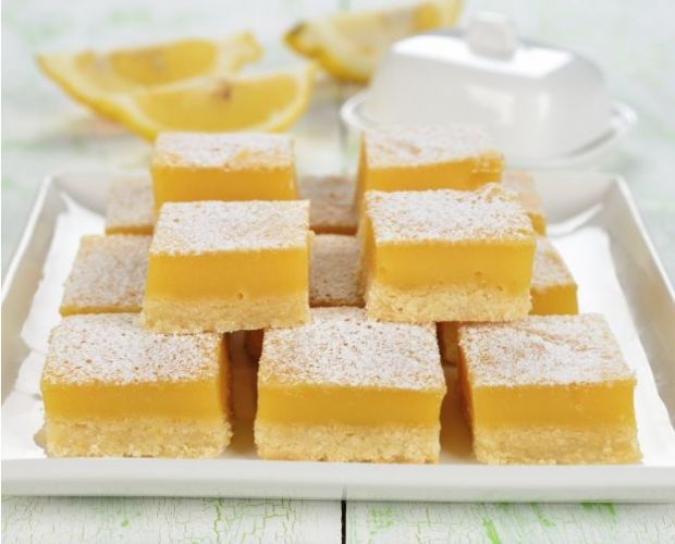 Cuadritos de limón con queso crema
