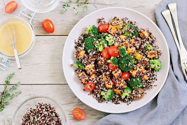 Bol de quinoa con verduras