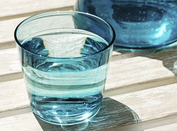 Bebe más de dos litros de agua al día
