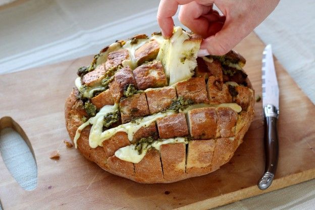 2. Pan de pueblo con queso y pesto