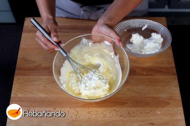 Agregar el queso mascarpone