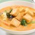 Tofu al curry con leche de coco