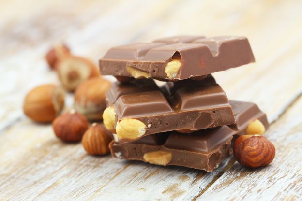 Chocolate casero con coco y frutos secos